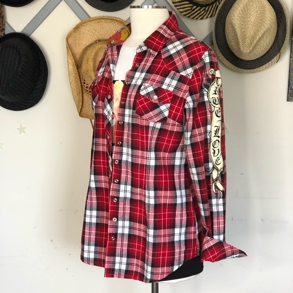 Forever 21 Red White And Black Plaid Shirt - Picture 2 of 8